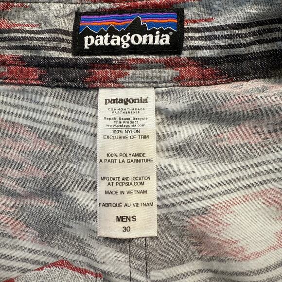 Men's Patagonia Black, Red, White Board Shorts Wavefarer Swim Trunks Size 30 - Picture 4 of 11